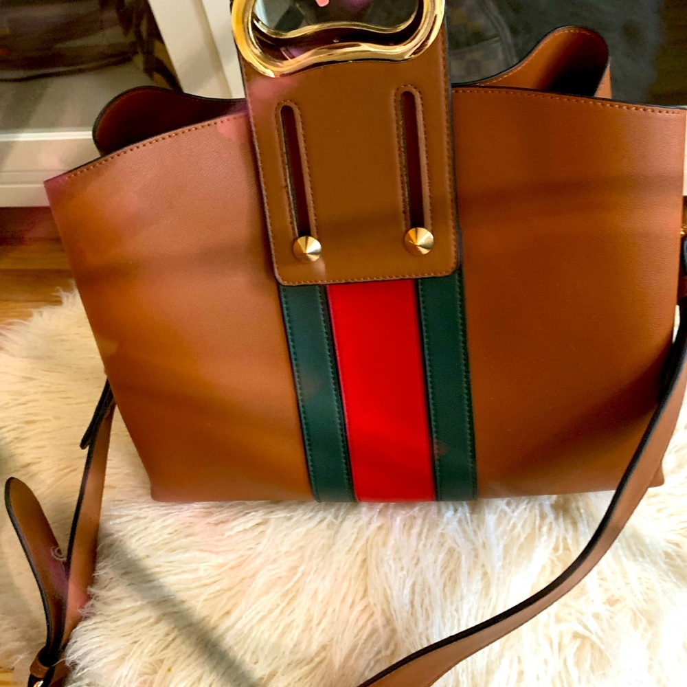 Beautiful Cross Body - removeable straps